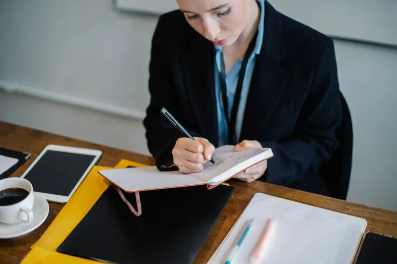 Scheduled Into Mediocrity: How Back-to-Back Calendars Are Quietly Undermining Executive Judgment